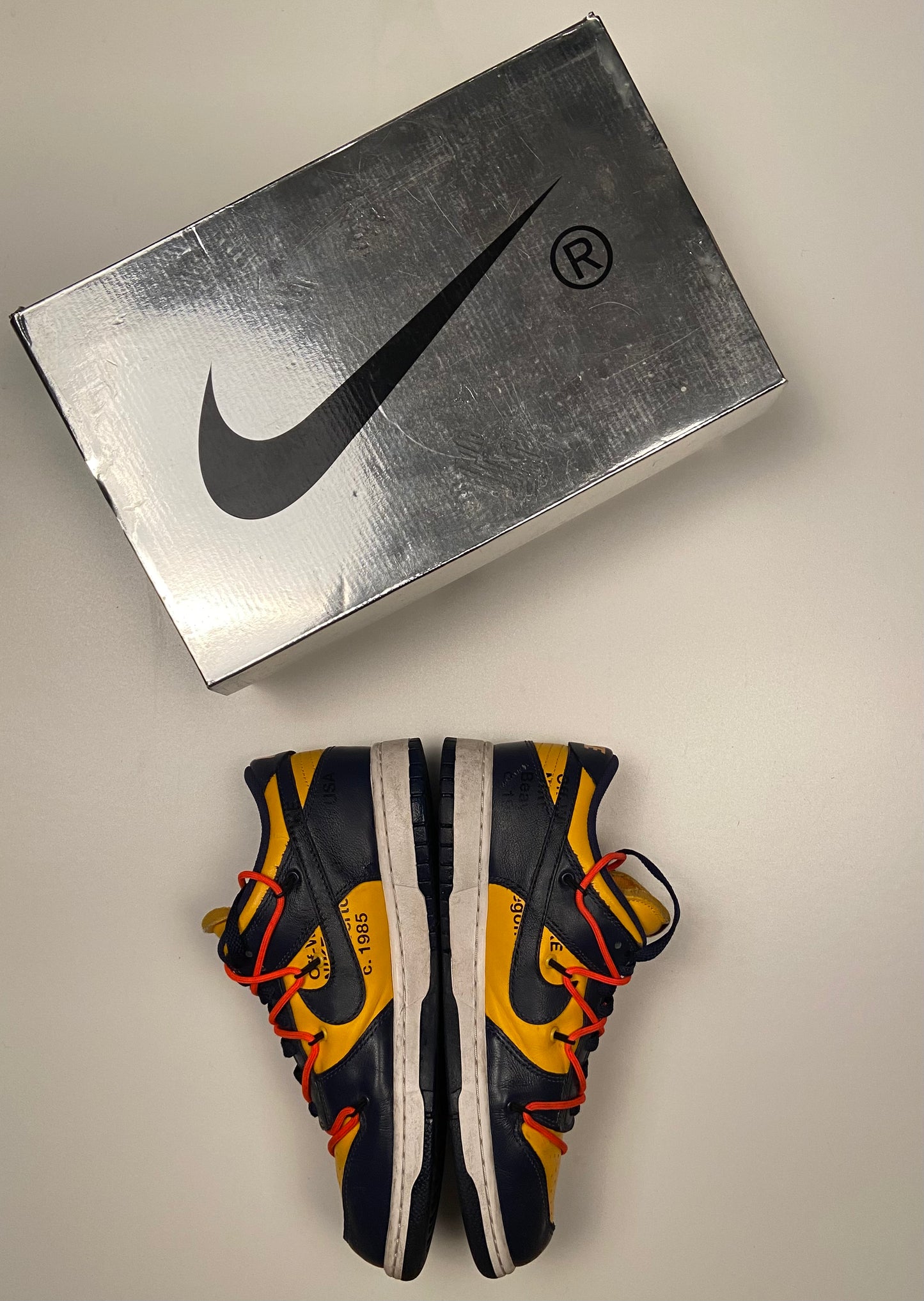 Dunk Low Off-White University Gold