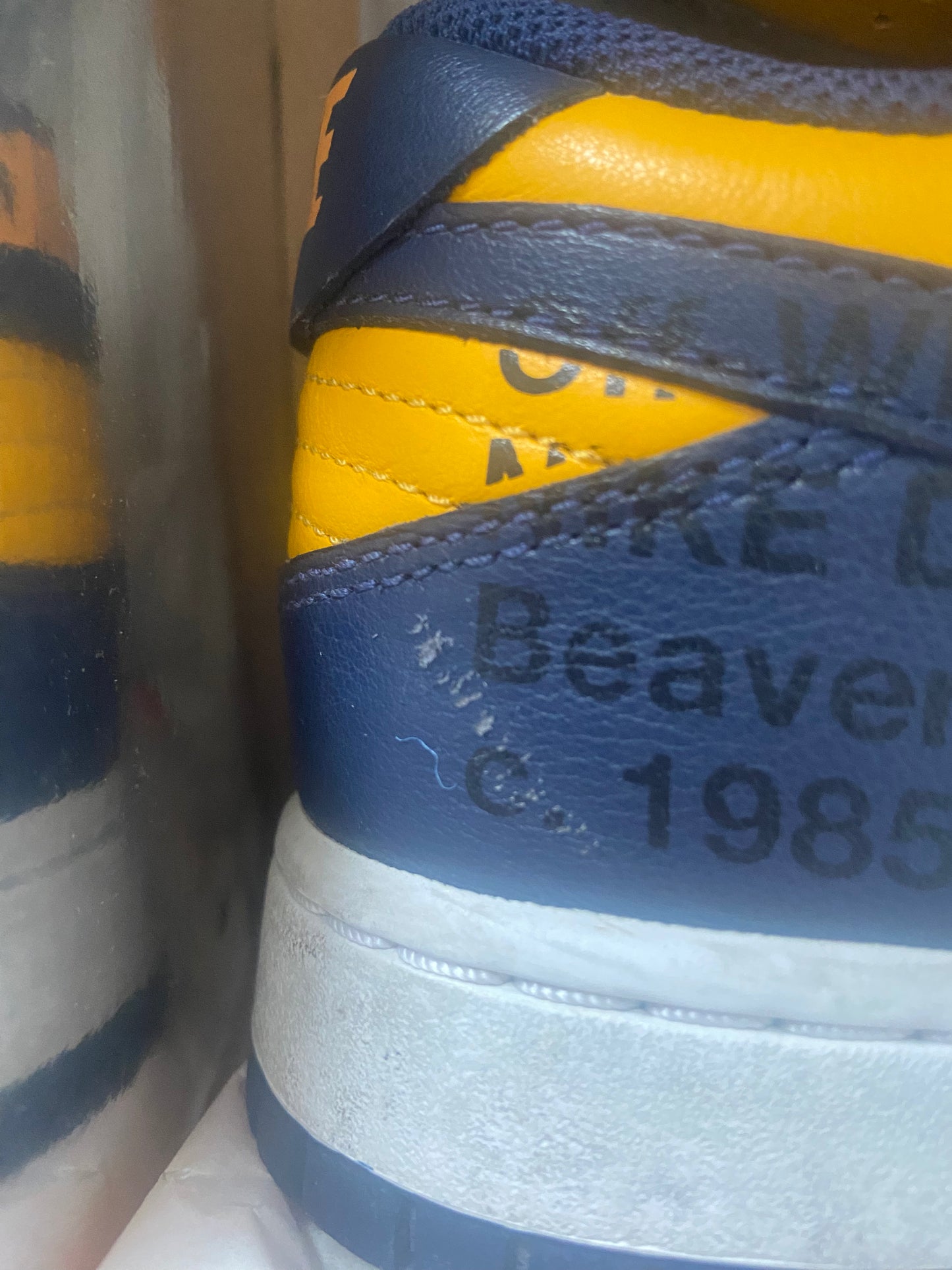 Dunk Low Off-White University Gold