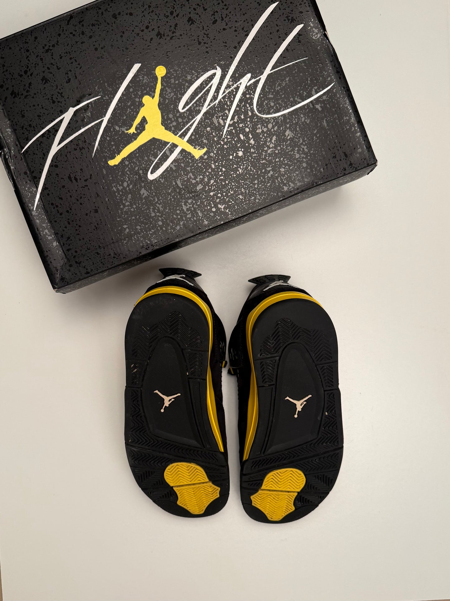 Jordan 4 Thunder Yellow