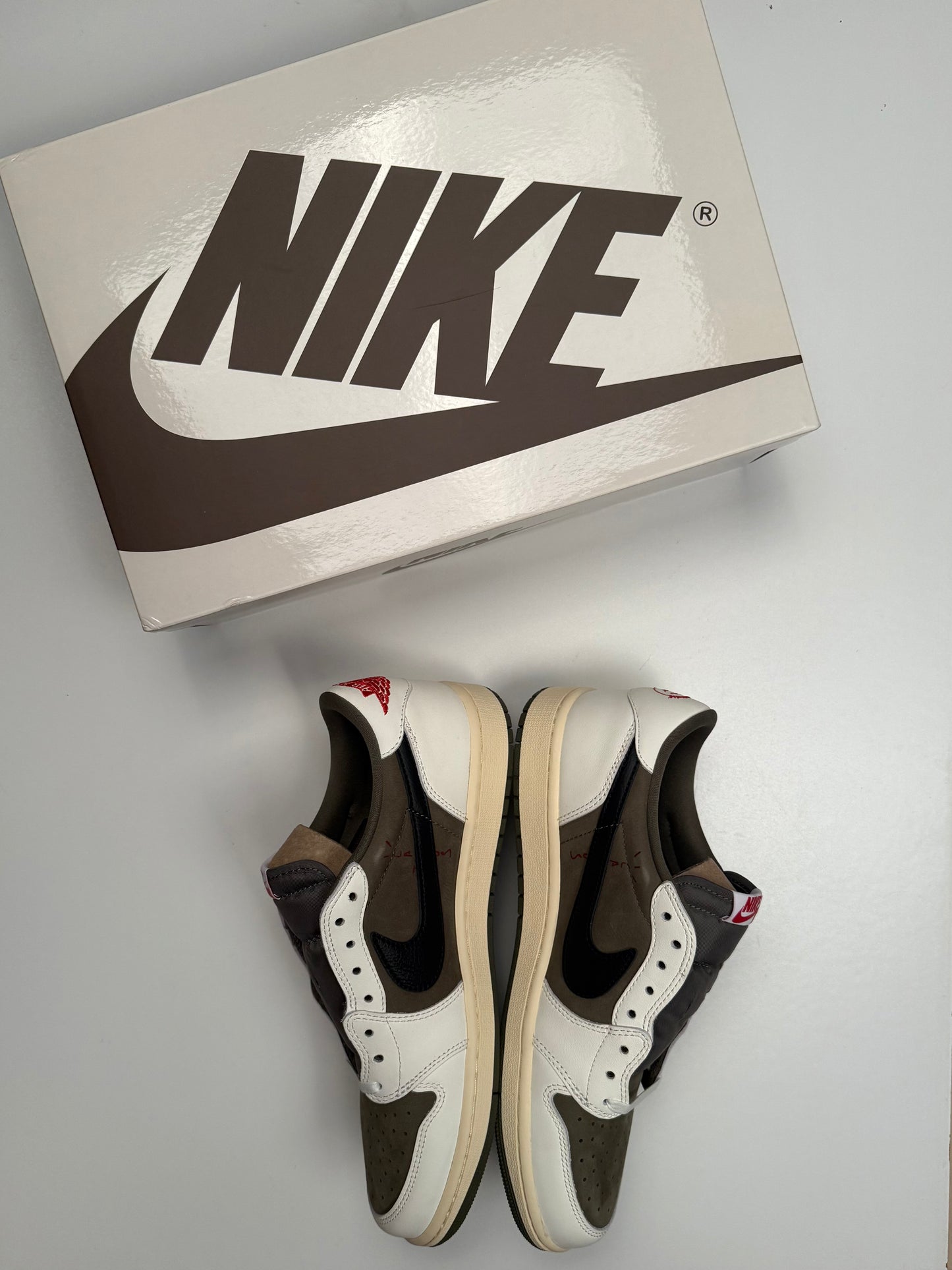 Jordan 1 Travis Scott Medium Olive