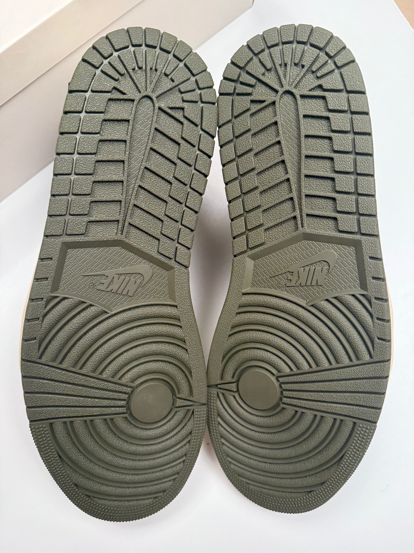 Jordan 1 Travis Scott Medium Olive