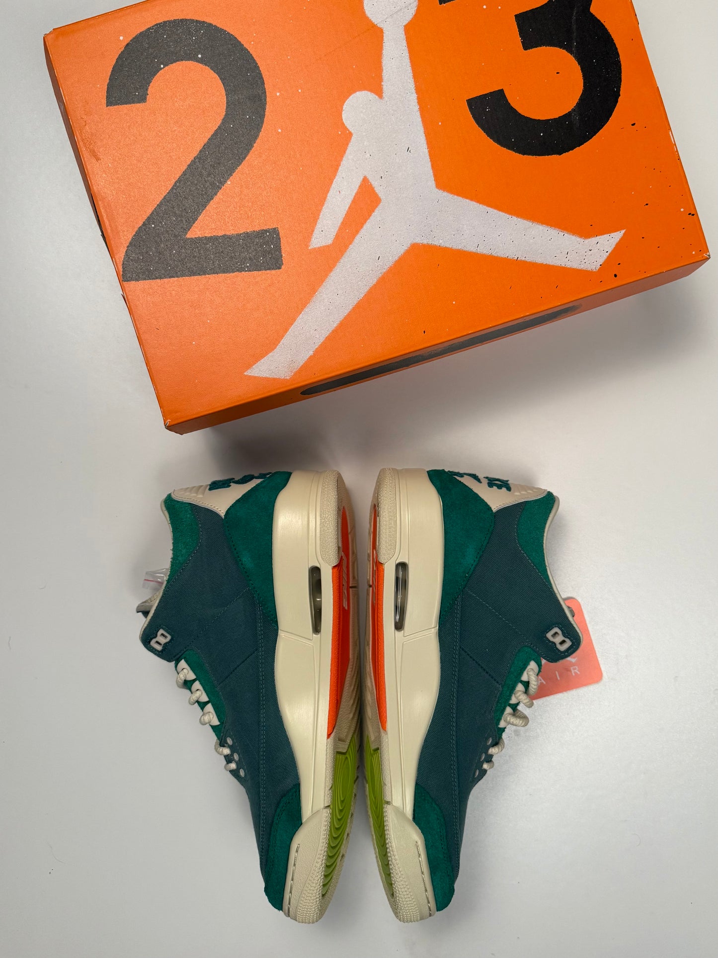 Jordan 3 Rétro X Nina Chanel Abney