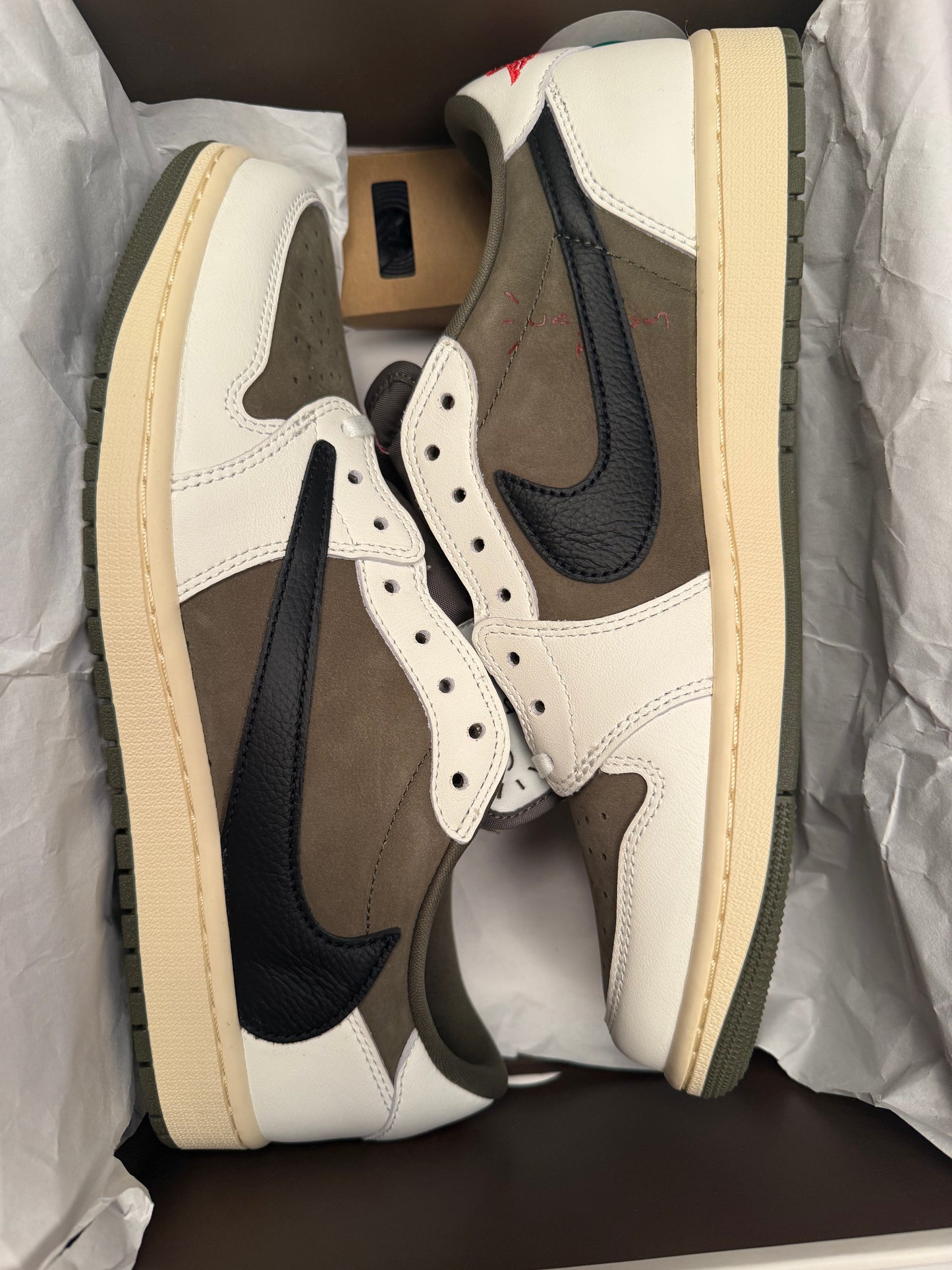 Jordan 1 Travis Scott Medium Olive