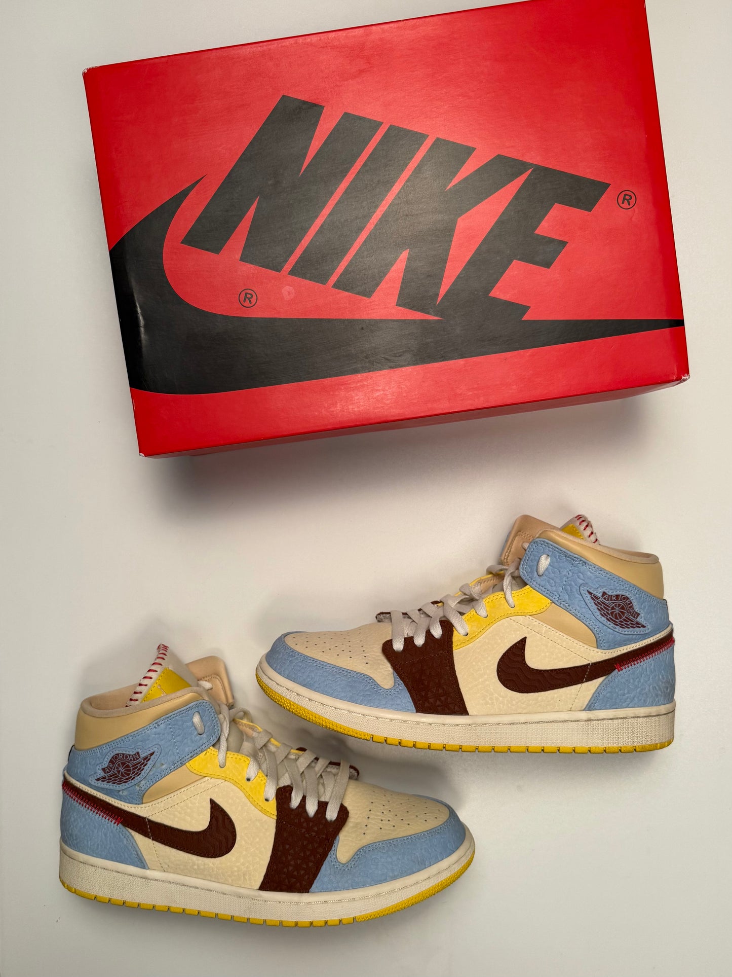 Jordan 1 Mid Maison Chateau Rouge