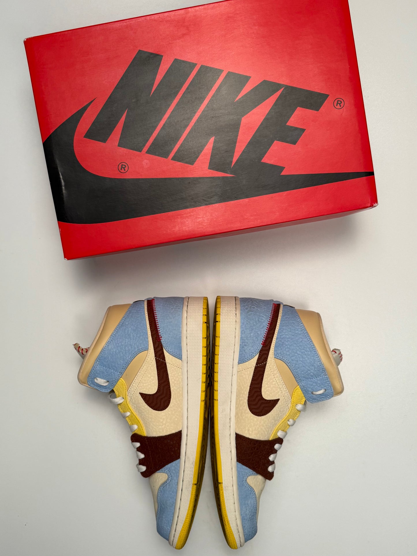 Jordan 1 Mid Maison Chateau Rouge