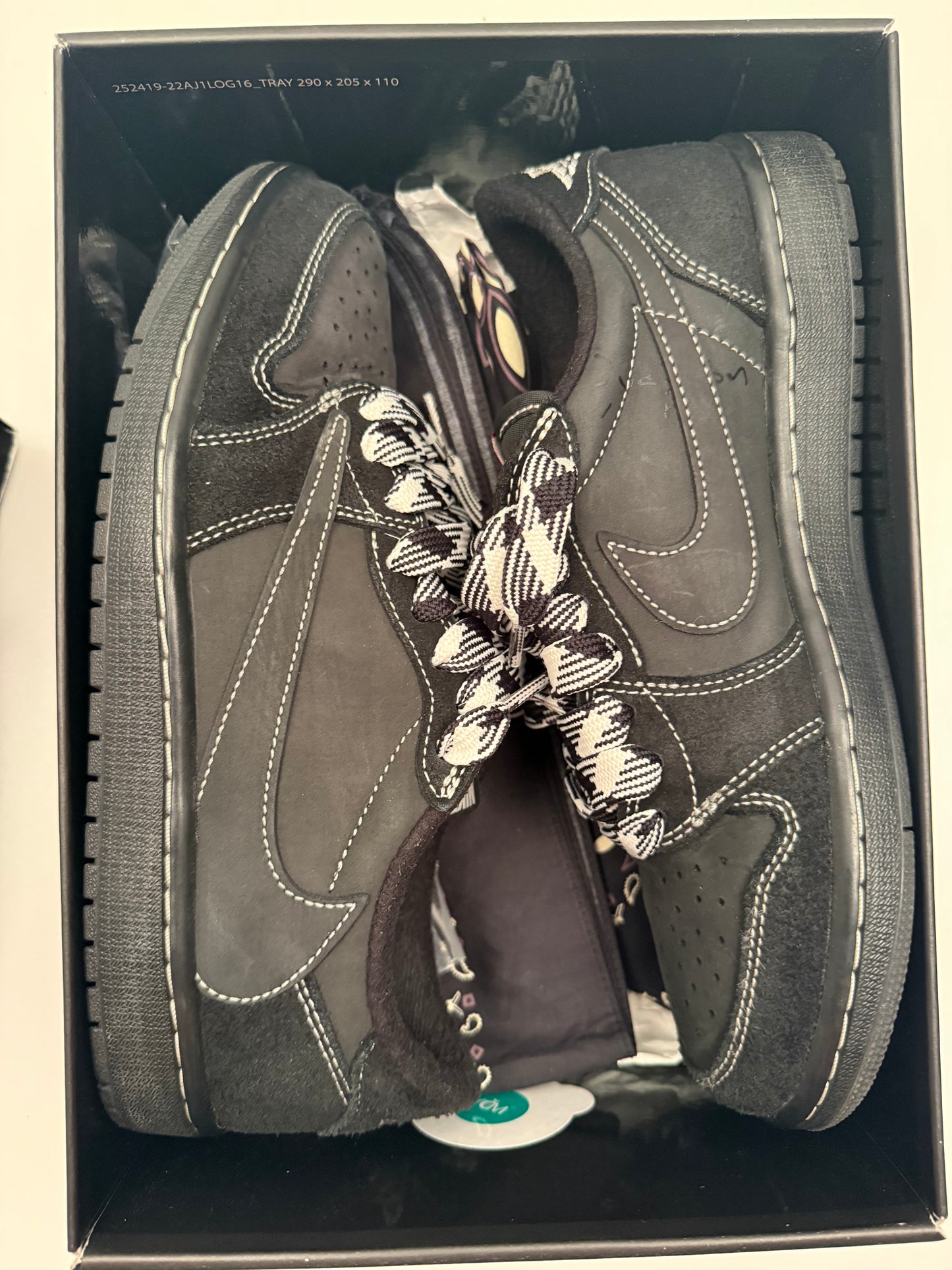 Jordan 1 Travis Scott Phantom