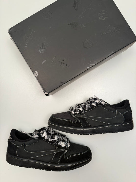 Jordan 1 Travis Scott Phantom