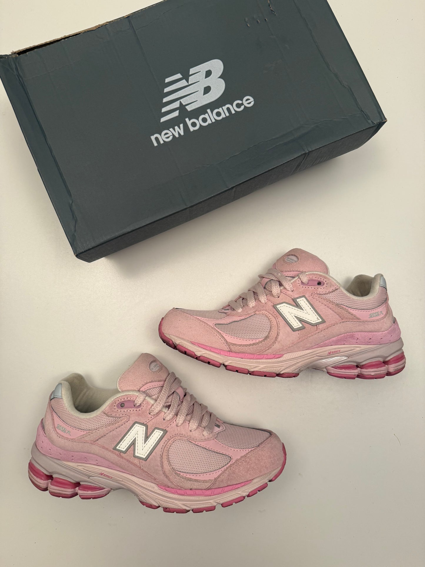 New Balance 2002r Rose