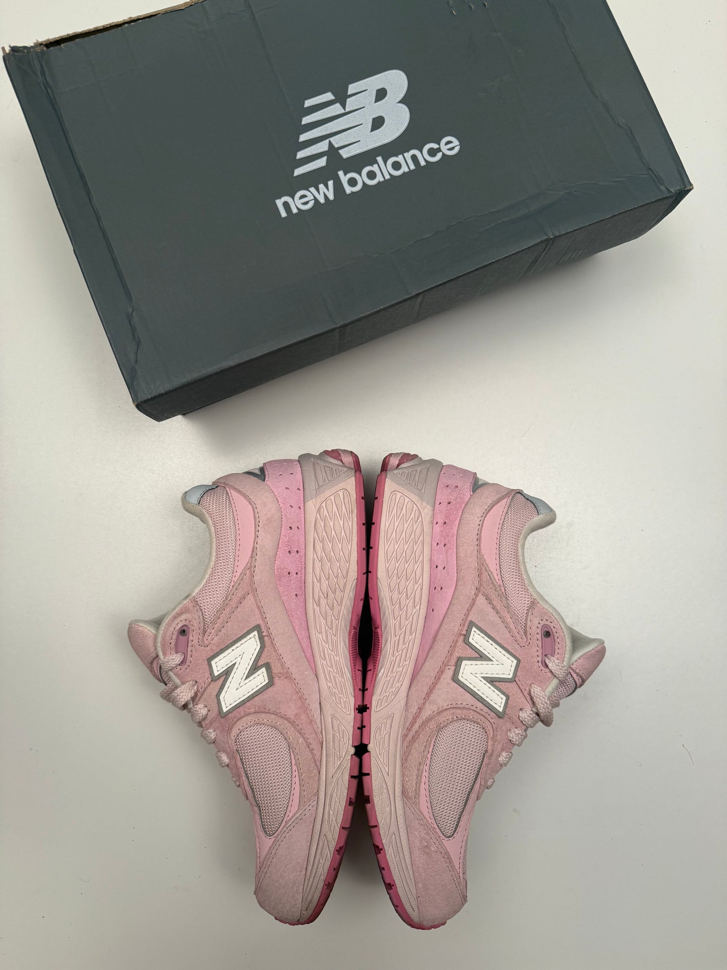 New Balance 2002r Rose